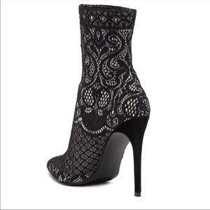 STEVE MADDEN  sock Booties 7
